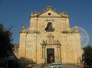 Tricase -piazza Giuseppe Pisanelli - Un suggestivo scorcio della Chiesa di San Domenico